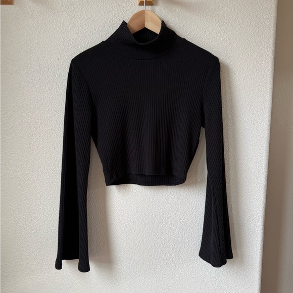 Forever 21 black‎ ribbed crop top - Picture 1 of 3